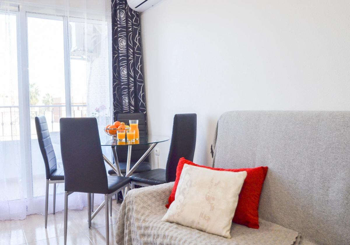 Schoene Wohnung Mit Pool , Wi-Fi Und Privat Garage Torrevieja Exterior photo