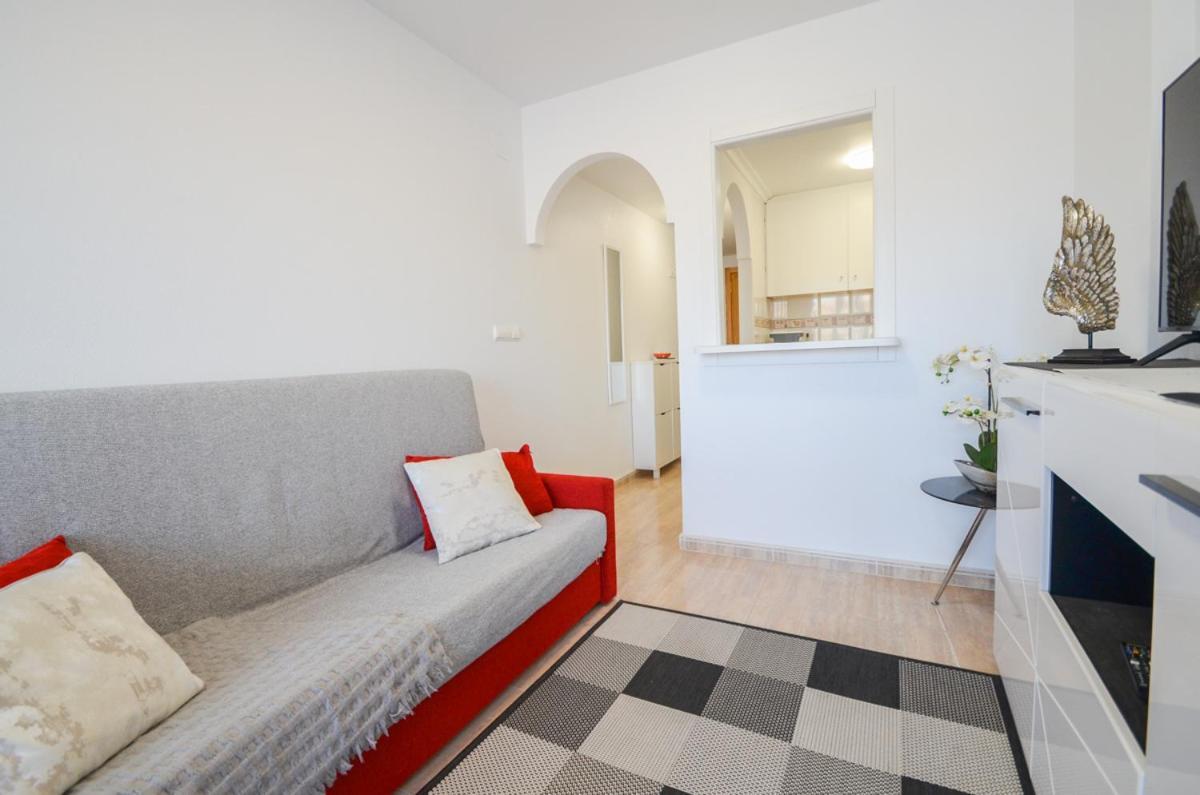 Schoene Wohnung Mit Pool , Wi-Fi Und Privat Garage Torrevieja Exterior photo