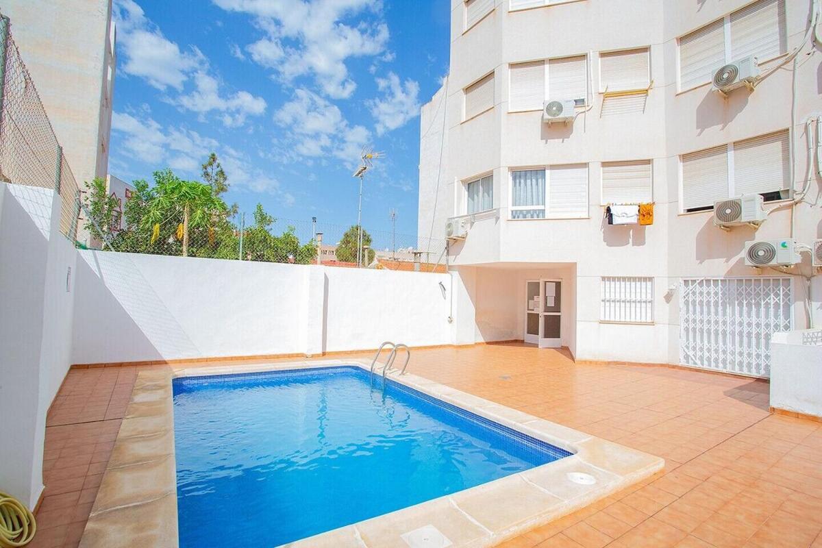 Schoene Wohnung Mit Pool , Wi-Fi Und Privat Garage Torrevieja Exterior photo